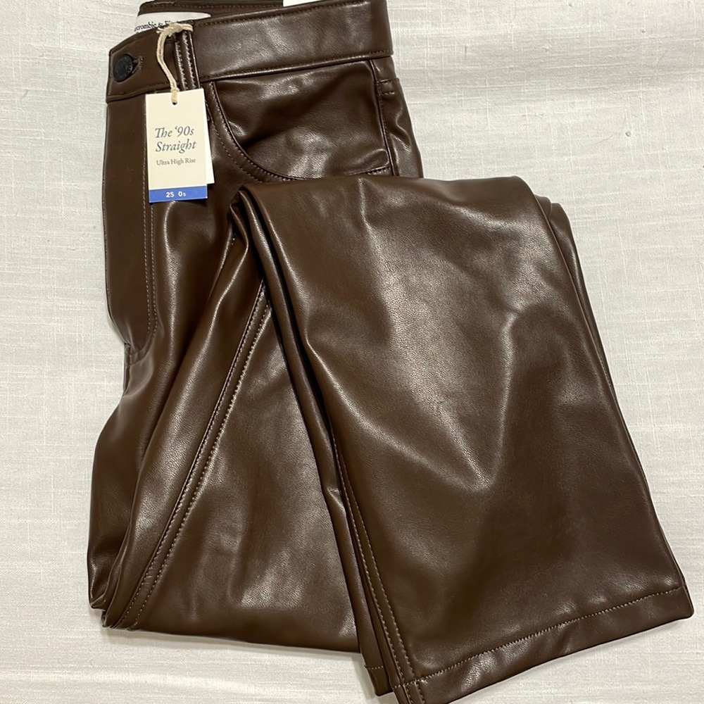 Abercrombie & Fitch The 90’s Straight Leather Pants Size: 25 Short // 0S
